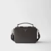 Τσάντα Prada Brique Medium από δέρμα Saffiano Τσάντα Prada Brique Medium από δέρμα Saffiano