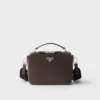 Τσάντα Prada Brique Medium από δέρμα Saffiano Τσάντα Prada Brique Medium από δέρμα Saffiano