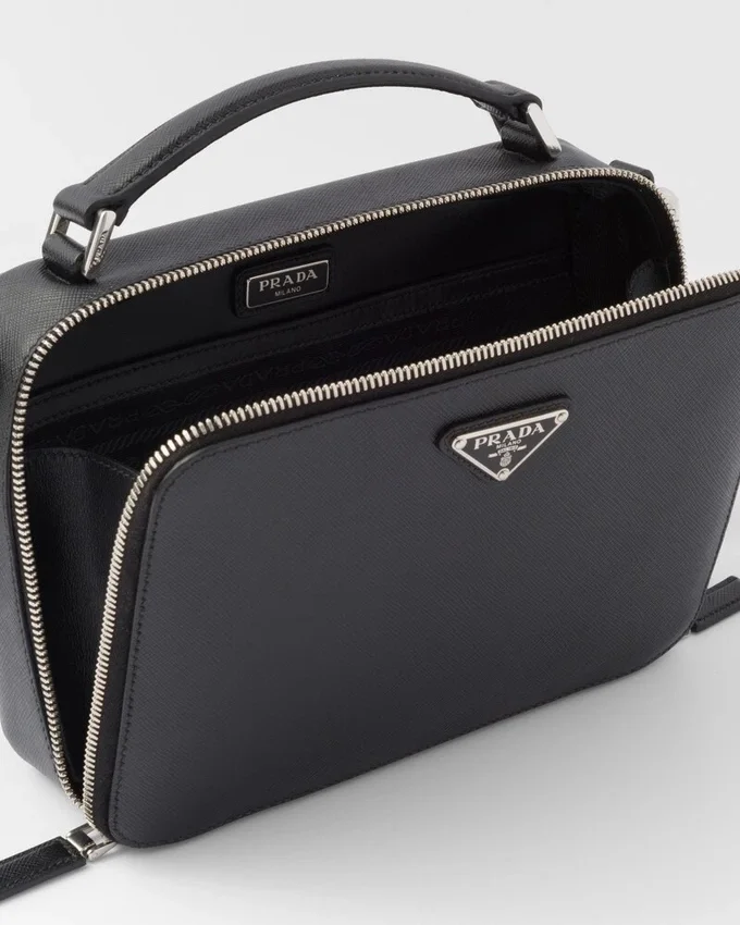 Τσάντα Prada Brique Medium από δέρμα Saffiano Τσάντα Prada Brique Medium από δέρμα Saffiano