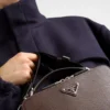 Τσάντα Prada Brique Medium από δέρμα Saffiano Τσάντα Prada Brique Medium από δέρμα Saffiano