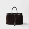 Τσάντα Prada Buckle από σουέτ με ζώνη Τσάντα Prada Buckle από σουέτ με ζώνη