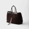 Τσάντα Prada Buckle από σουέτ με ζώνη Τσάντα Prada Buckle από σουέτ με ζώνη