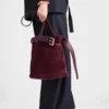Τσάντα Prada Buckle Belted Suede Bucket Τσάντα Prada Buckle Belted Suede Bucket