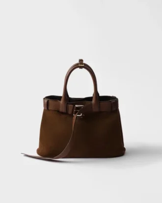 Τσάντα Prada Buckle Medium από σουέτ με ζώνη