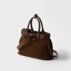 Τσάντα Prada Buckle Medium από σουέτ με ζώνη