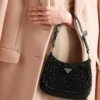 Τσάντα Prada Cleo από σατέν με κρύσταλλα Τσάντα Prada Cleo από σατέν με κρύσταλλα