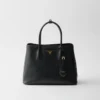Τσάντα Prada Double Medium από δέρμα Saffiano Τσάντα Prada Double Medium από δέρμα Saffiano