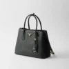 Τσάντα Prada Double Medium από δέρμα Saffiano Τσάντα Prada Double Medium από δέρμα Saffiano