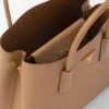 Τσάντα Prada Double Medium από δέρμα Saffiano Τσάντα Prada Double Medium από δέρμα Saffiano