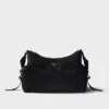 Τσάντα Prada Explore από Re-Nylon και δέρμα Τσάντα Prada Explore από Re-Nylon και δέρμα