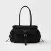 Τσάντα Prada Explore Medium από Re-Nylon και δέρμα Τσάντα Prada Explore Medium από Re-Nylon και δέρμα