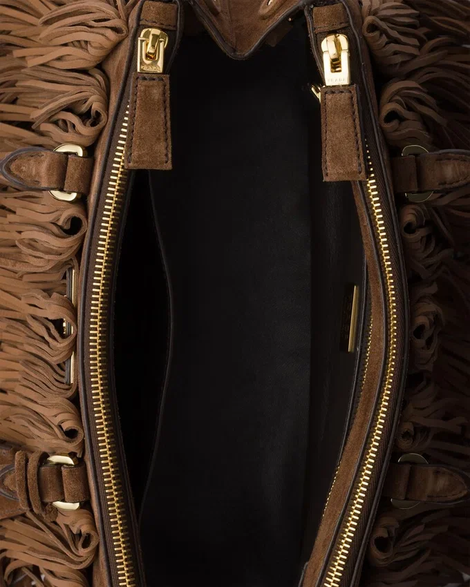 Τσάντα Prada Galleria Medium από σουέτ με κρόσσια Τσάντα Prada Galleria Medium από σουέτ με κρόσσια