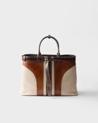 Τσάντα Prada με αγκράφα από παλαιωμένο δέρμα και ζώνη Τσάντα Prada με αγκράφα από παλαιωμένο δέρμα και ζώνη