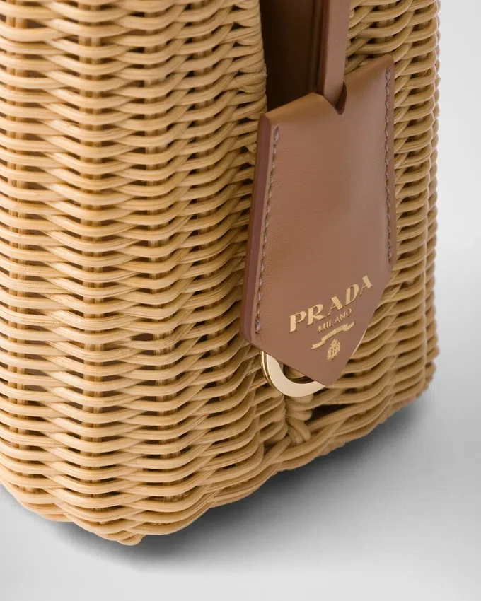 Τσάντα Prada Panier Mini από λυγαριά και δέρμα Τσάντα Prada Panier Mini από λυγαριά και δέρμα