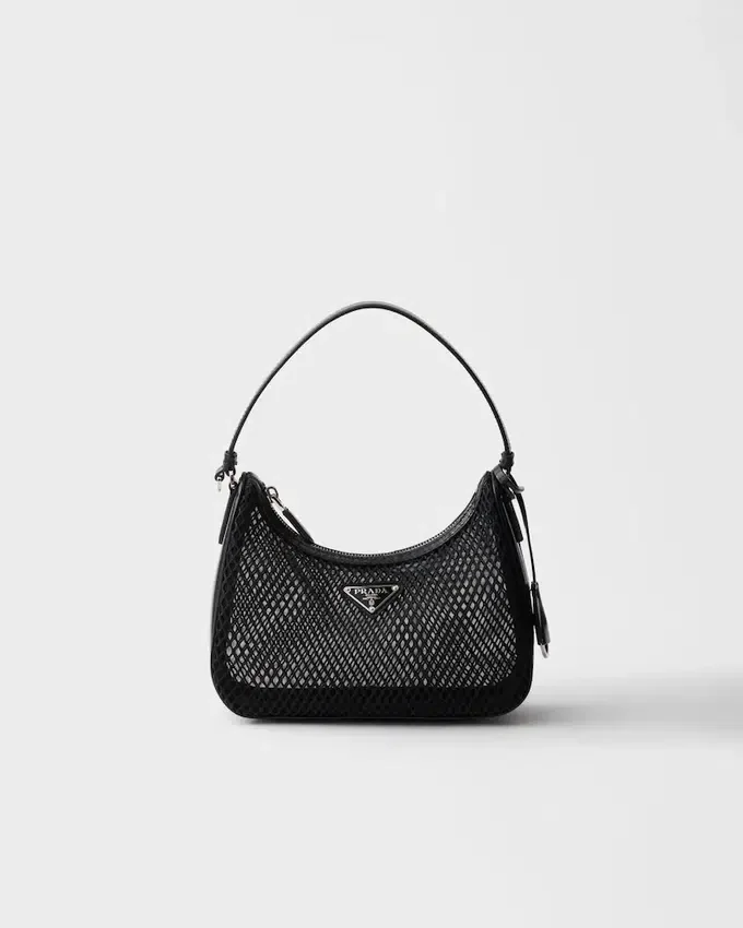 Τσάντα Prada Re-Edition 2005 από πλέγμα και βουρτσισμένο δέρμα Τσάντα Prada Re-Edition 2005 από πλέγμα και βουρτσισμένο δέρμα