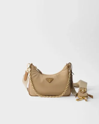 Τσάντα Prada Re-Edition 2005 από Re-Nylon και δέρμα Saffiano με διακοσμητικό στοιχείο