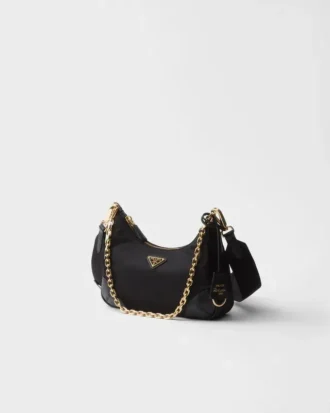 Τσάντα Prada Re-Edition 2005 από Re-Nylon και δέρμα Saffiano με διακοσμητικό στοιχείο