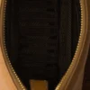 Τσάντα Prada Re-Edition 2005 από Re-Nylon και δέρμα Saffiano με διακοσμητικό στοιχείο Τσάντα Prada Re-Edition 2005 από Re-Nylon και δέρμα Saffiano με διακοσμητικό στοιχείο