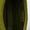 Τσάντα Prada Re-Edition 2005 από Re-Nylon και δέρμα Saffiano με διακοσμητικό στοιχείο Τσάντα Prada Re-Edition 2005 από Re-Nylon και δέρμα Saffiano με διακοσμητικό στοιχείο