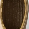 Τσάντα Prada Re-Edition 2005 από Re-Nylon και δέρμα Saffiano με διακοσμητικό στοιχείο Τσάντα Prada Re-Edition 2005 από Re-Nylon και δέρμα Saffiano με διακοσμητικό στοιχείο