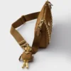 Τσάντα Prada Re-Edition 2005 από Re-Nylon και δέρμα Saffiano με διακοσμητικό στοιχείο Τσάντα Prada Re-Edition 2005 από Re-Nylon και δέρμα Saffiano με διακοσμητικό στοιχείο