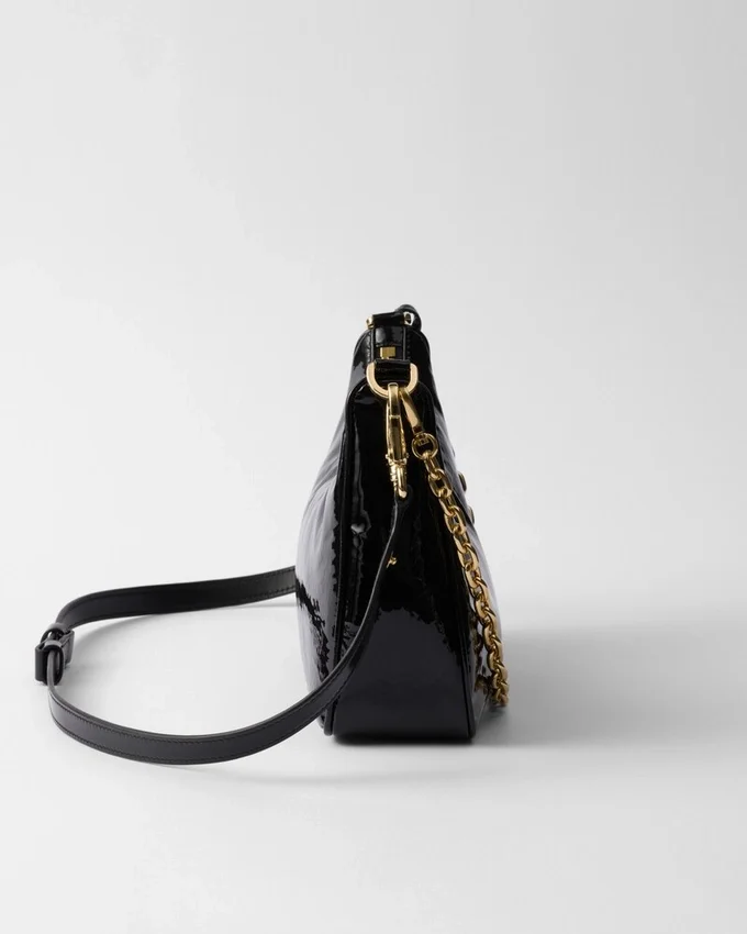 Τσάντα Prada Re-Edition Mini Naplak από λουστρίνι Τσάντα Prada Re-Edition Mini Naplak από λουστρίνι
