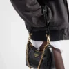 Τσάντα Prada Re-Edition Mini Naplak από λουστρίνι Τσάντα Prada Re-Edition Mini Naplak από λουστρίνι