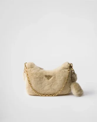 Τσάντα Prada Re-Edition Mini Shearling Τσάντα Prada Re-Edition Mini Shearling