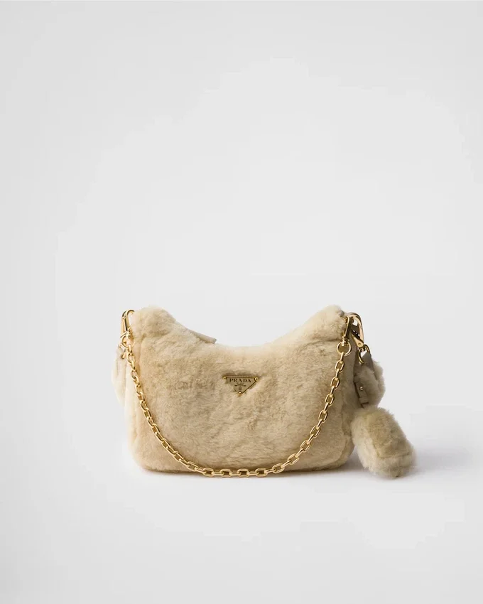 Τσάντα Prada Re-Edition Mini Shearling Τσάντα Prada Re-Edition Mini Shearling