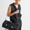 Τσάντα ταξιδίου από Re-Nylon και δέρμα Saffiano Τσάντα ταξιδίου από Re-Nylon και δέρμα Saffiano